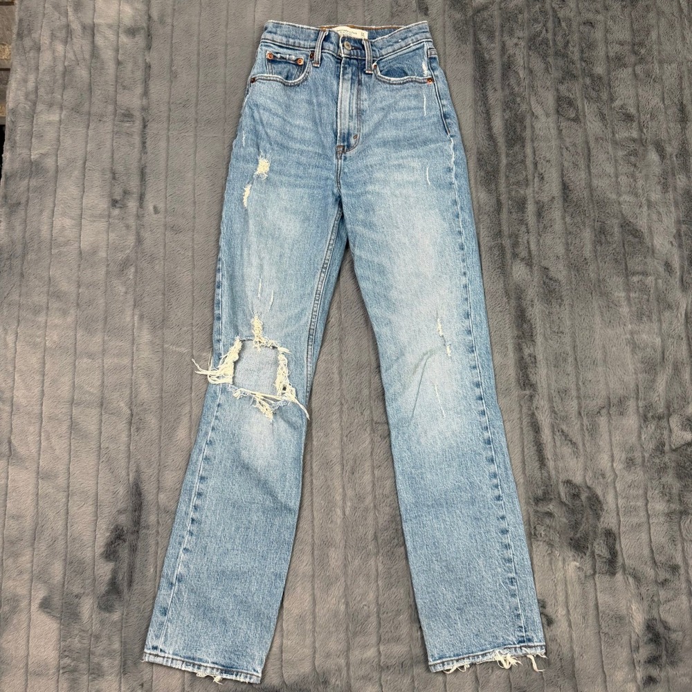 Abercrombie & Fitch The 90s Straight Ultra High Rise Distressed Jeans Light 24